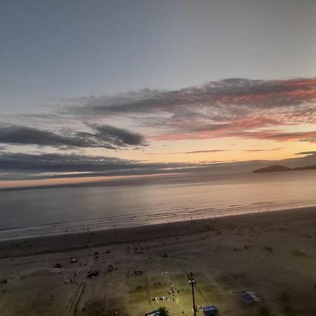 Apartamentos Na Praia Do Gonzaga Frente Mar Com Estacionamento Santos  Exterior foto